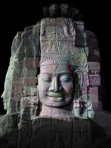 バイヨン寺院仏像の3次元スキャン （池内研究室提供）