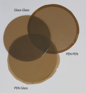 中間層を用いた表面活性化接合によるPolyethylene Naphthalate (PEN)フィルムとガラスの接合サンプル写真 © Tadatomo Suga