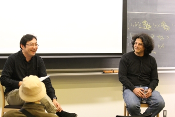Film producer David Kaplan and Kavli IPMU Project Professor Yasunori Nomura in conversation during the after-talk session.