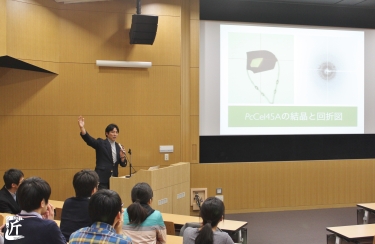 Associate Professor Igarashi explaining the story behind the GUINNESS WORLD RECORDS achievement
