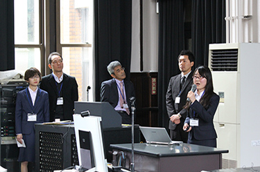 UTokyo undergraduate students and faculty members in charge presenting the project with the Australian National University