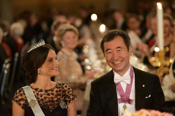 Professor Kajita sitting next to Princess Sofia at the Nobel Banquet. (C) Nobel Media AB 2015/Alexander Mahmoud