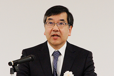 President Gonokami affirming his commitment to the Consortium during the ceremony