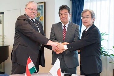 From left, Professor Peter Levai, Wigner’s director general; Mr. Noritaka Taguma, NEC’s general manager for social safety domain; and Professor Kazushige Obara, ERI director, join hands after signing the muography material transfer and license agreement at the Hungarian Embassy in Tokyo on May 19, 2017