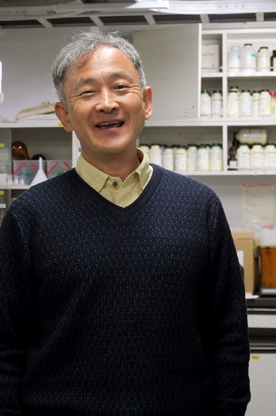 Portrait of Professor Ikuro Abe standing in his laboratory.