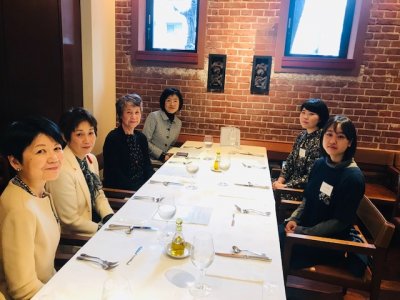 Encouraging Lunch for scholarship students (Restaurant Camellia, March 2019)