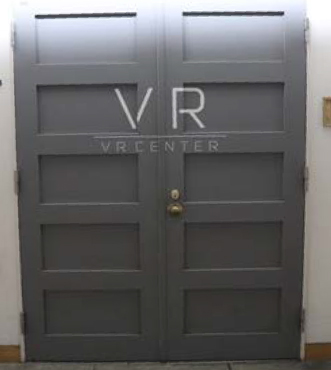 VRの文字が書かれた扉