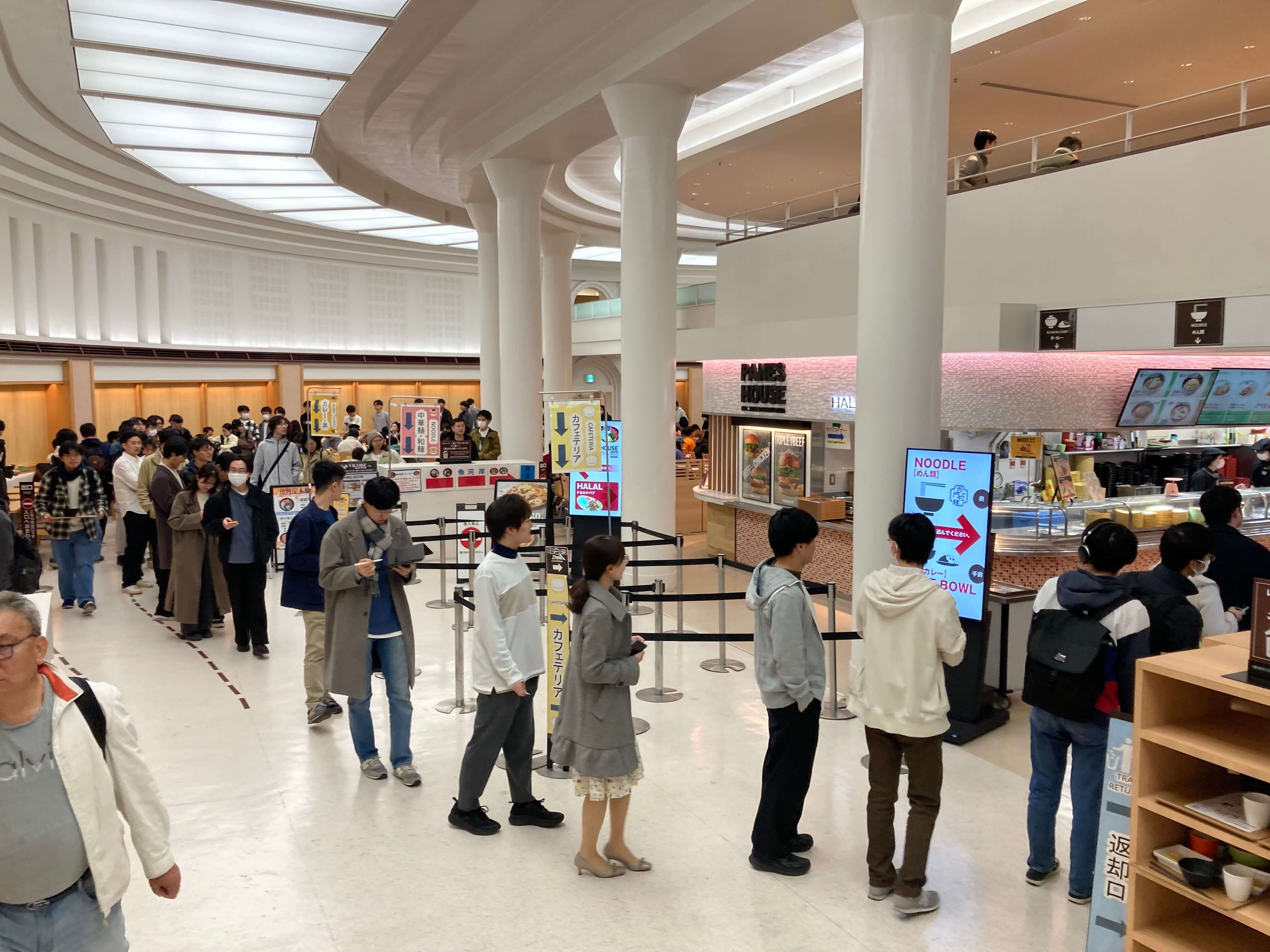 学生応援企画150円特別メニュー提供の様子