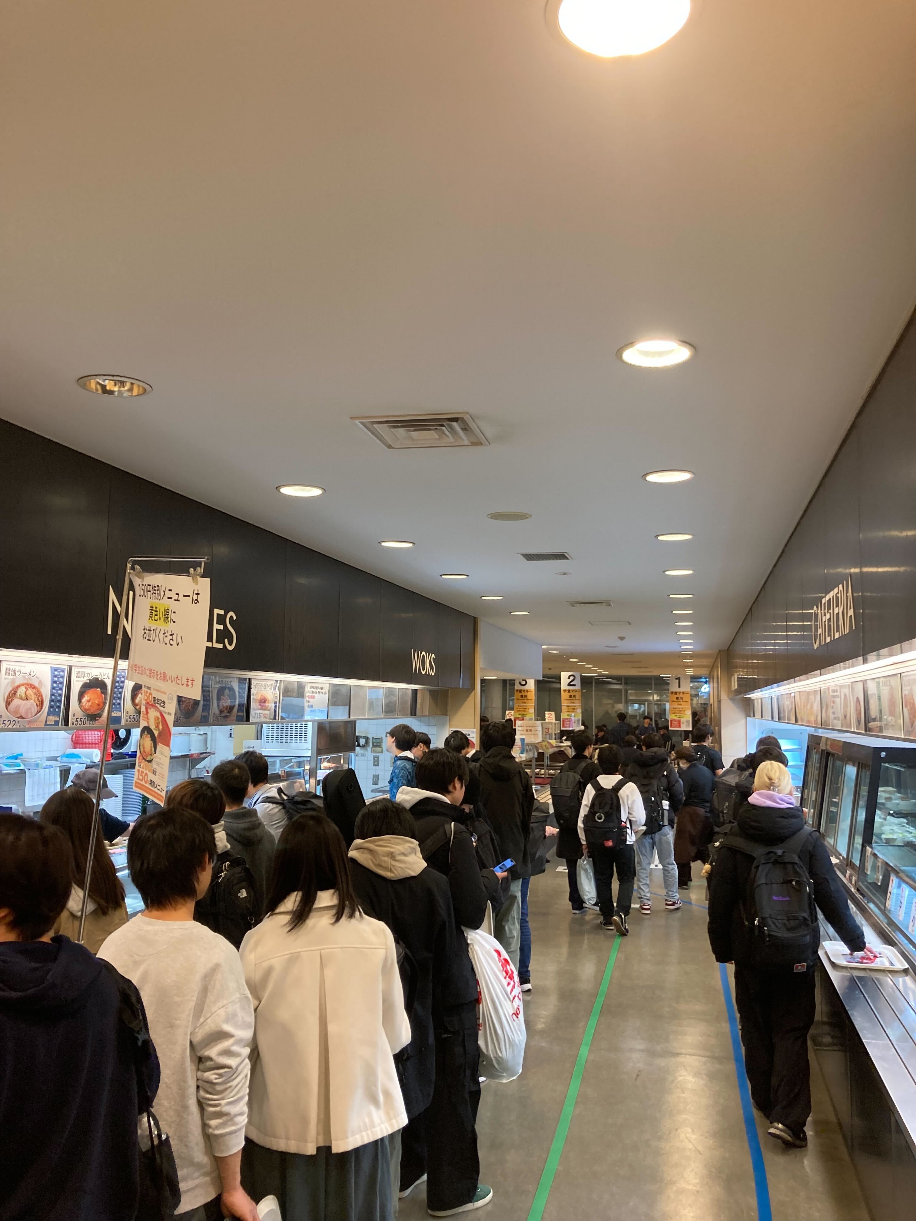 学生応援企画150円特別メニュー提供の様子