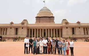 Students visiting the Rashtrapati Bhavan.