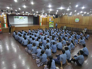 School Visit 2013 Bluebells International School, New Delhi Presentation about PEAK by Prof. Woodward in the Auditorium