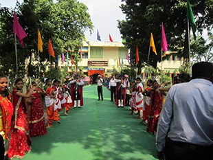 KENDRIYA VIDYALAYA Danapur Cantt School Band waiting to welcome our delegates at the school gate.