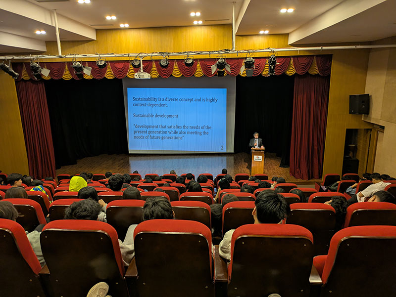 Sustainability and Finance—Implications for Nepal(持続可能性と金融―ネパールへの示唆)」をテーマとしたミニ講義