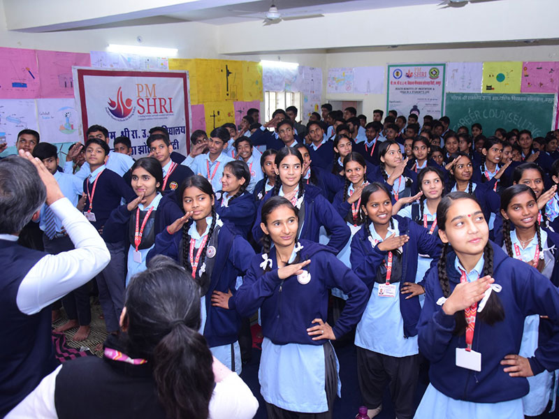 2月10日にはPM Shri Government Senior Secondary School Meenawalaを訪問