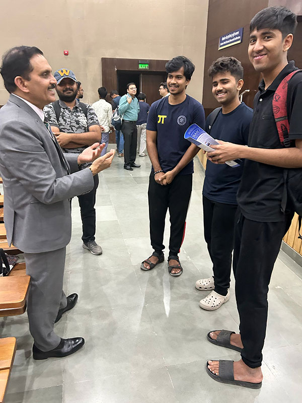 Discussion with Students who wanted to know more about opportunities in Japan