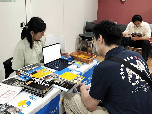 One-on-one counseling at the University of Tokyo booth