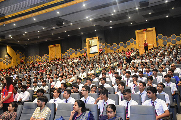 High school students attentively participated in a session introducing study opportunities in Japan and educational programs.
