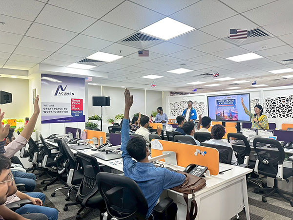 Many participants raised questions, creating an active and interactive discussion during the Study in Japan session.