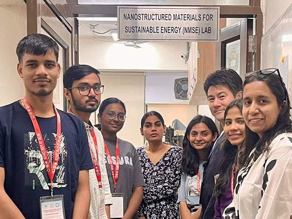 IIT-Delhiにてラボツアーの様子