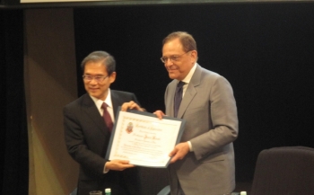 President Hamada and President Rodas (Universidade de S?o Paulo) signing the agreements