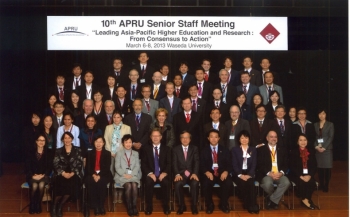 Participants at the APRU 10th Senior Staff Meeting at Waseda University (photo by Waseda University)