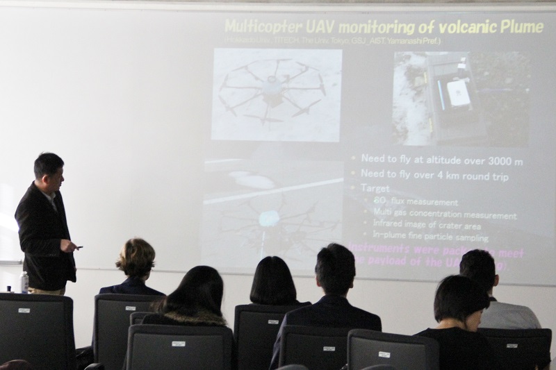 Figure 3. Associate Professor Mori explains how his research group visualises volcanic gas.© 2015 The University of Tokyo. Figure 3. Associate Professor Mori explains how his research group visualises volcanic gas. © 2015 The University of Tokyo.