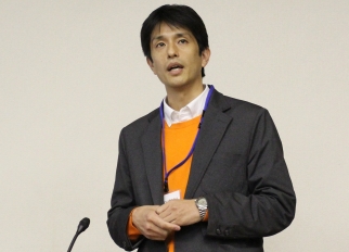 Prof. Naoki Yoshida Presenting the Program with Princeton University