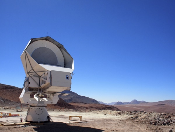 図3：チリ・アタカマ高地に設置されたPOLARBEAR望遠鏡 CREDIT: KEK/POLARBEARコラボレーション