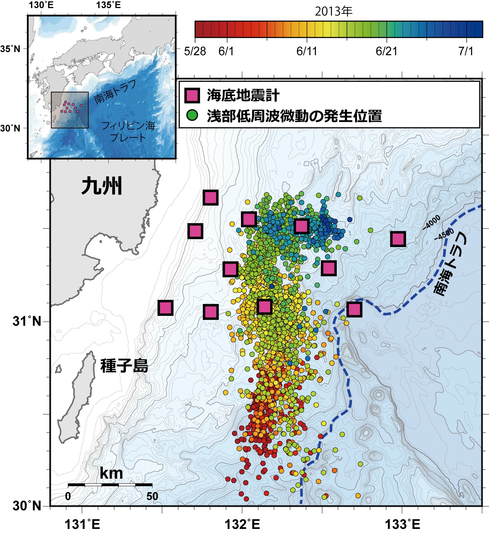 © 2015 Yusuke Yamashita.黄色の四角は、海底地震計を設置した場所を示している。丸印は、浅部低周波微動の発生場所を示し、各丸印の色は発生日時を示している。