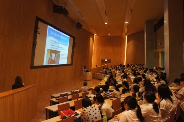 Course focusing on female students in the sciences