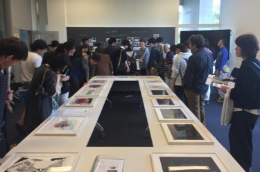 More than 3000 people visited the Kavli IPMU during the Kashiwa Campus Open Day in late October. Incoming guests would come by and ask Nomura about his work.