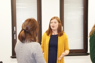 An attendee speaking with Dr. Doran