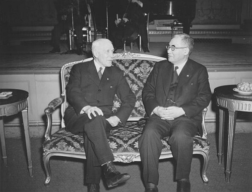 図3:駐米大使野村吉三郎(右)と国務長官コーデル・ハル(左) 図3:駐米大使野村吉三郎(右)と国務長官コーデル・ハル(左)