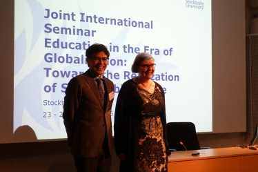 Associate Professor Yuto Kitamura and Stockholm University Vice-Chancellor Astrid Söderbergh Widding