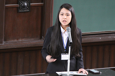 UTokyo undergraduate student presenting her experience at Princeton University