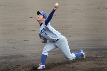 Miyadai throwing strong pitches during the training camp