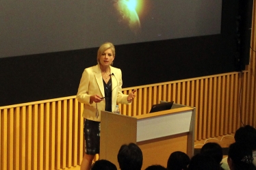 Lisa Randall speaks about dinosaurs and dark matter