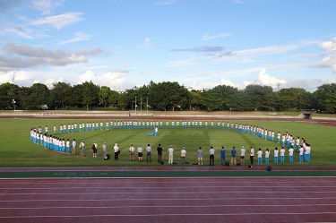 The stadium was blessed with fine weather