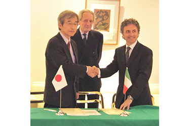 Professor Kazushige Obara, Director of the Earthquake Research Institute, and Dr. Corrado Perna, Chief Policy Officer of INAF, shake hands after the signing ceremony