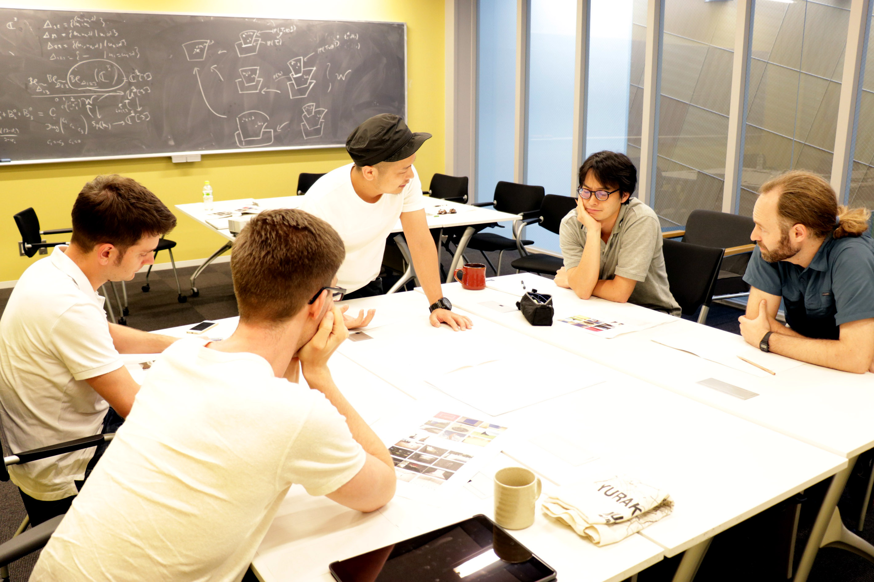 Hirakawa invited researchers to his workshop, “A Game or a Thought Experiment: Make an Installation Art Piece from Your Point of View”