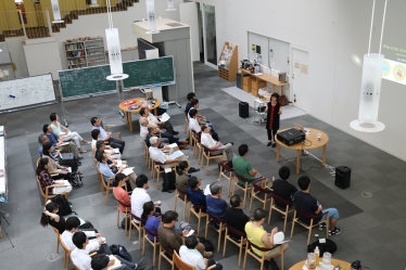 Science Café in Kavli IPMU (credit: Kavli IPMU)