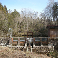 穴の宮量水堰