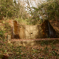 土堰堤（放水路がコンクリート製）