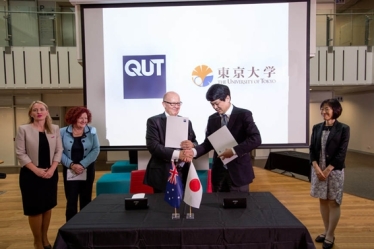 From left, Queensland Innovation Minister Kate Jones, QUT Vice-Chancellor Margaret Sheil AO, QUT Deputy Vice-Chancellor (International and Development) Professor Scott Sheppard, Professor Masakazu Sugiyama, and Keiko Yanai