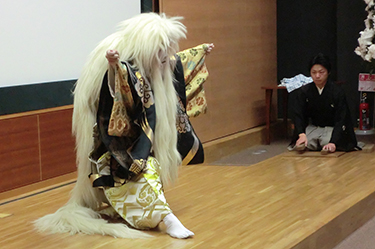 Performing the kabuki play “Kagami-jishi” (Mirror Lion)