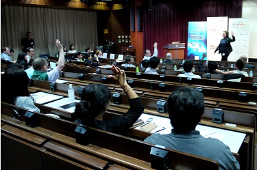 Caitlin Devor from the University of Tokyo’s Division for Strategic Public Relations interacts with the audience during her workshop on research communication.