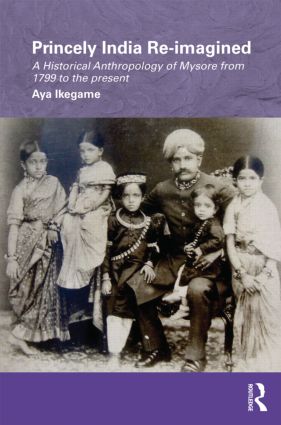 紫色の表紙に5人家族の写真