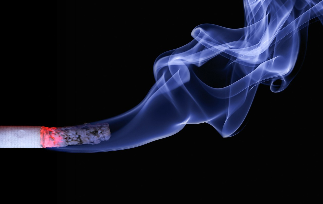 より強力な受動喫煙対策が求められる日本