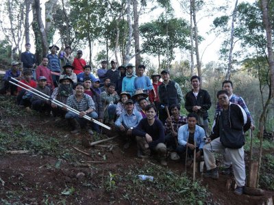 タイ北部の山岳少数民族のためのドイトゥンコーヒープロジェクトのメンバーと日本人アドバイザー