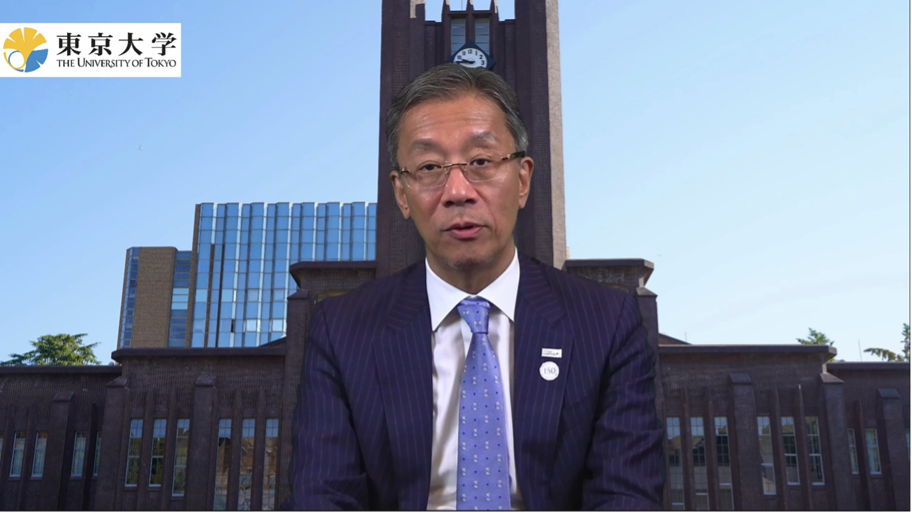 President Fujii of the University of Tokyo addresses the audience at the beginning of the symposium